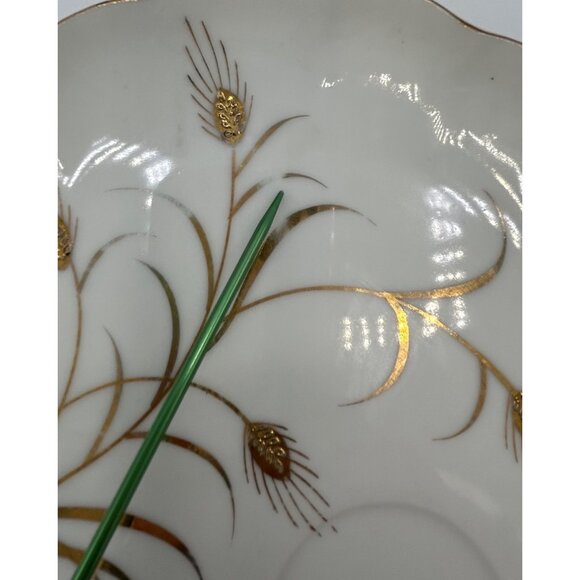 Lefton Snack Plates Hand Painted Castle Gold Scalloped Edge Shell Shaped 8" VTG - Picture 3 of 6